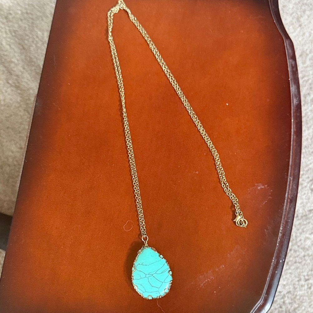Elegant Gold and Turquoise Pendant Necklace